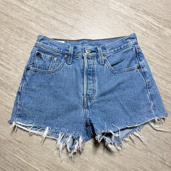 Levis Premium 501 Denim Shorts Cut Off Raw Hem Button Fly Big E Size W25 Jean - Picture 1 of 7